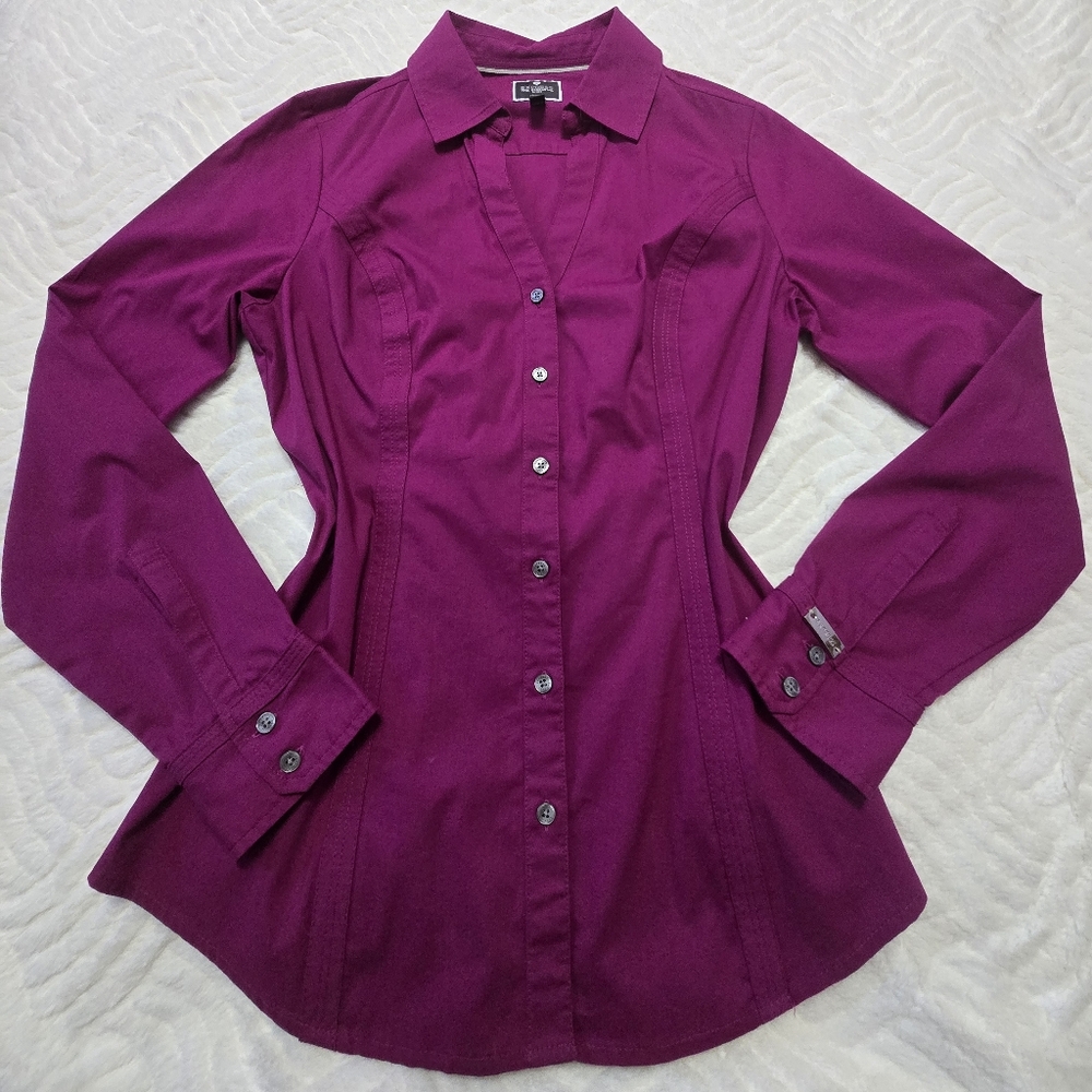 EXPRESS The Essential Women's  Button-Up Shirt. Purple. Size M
